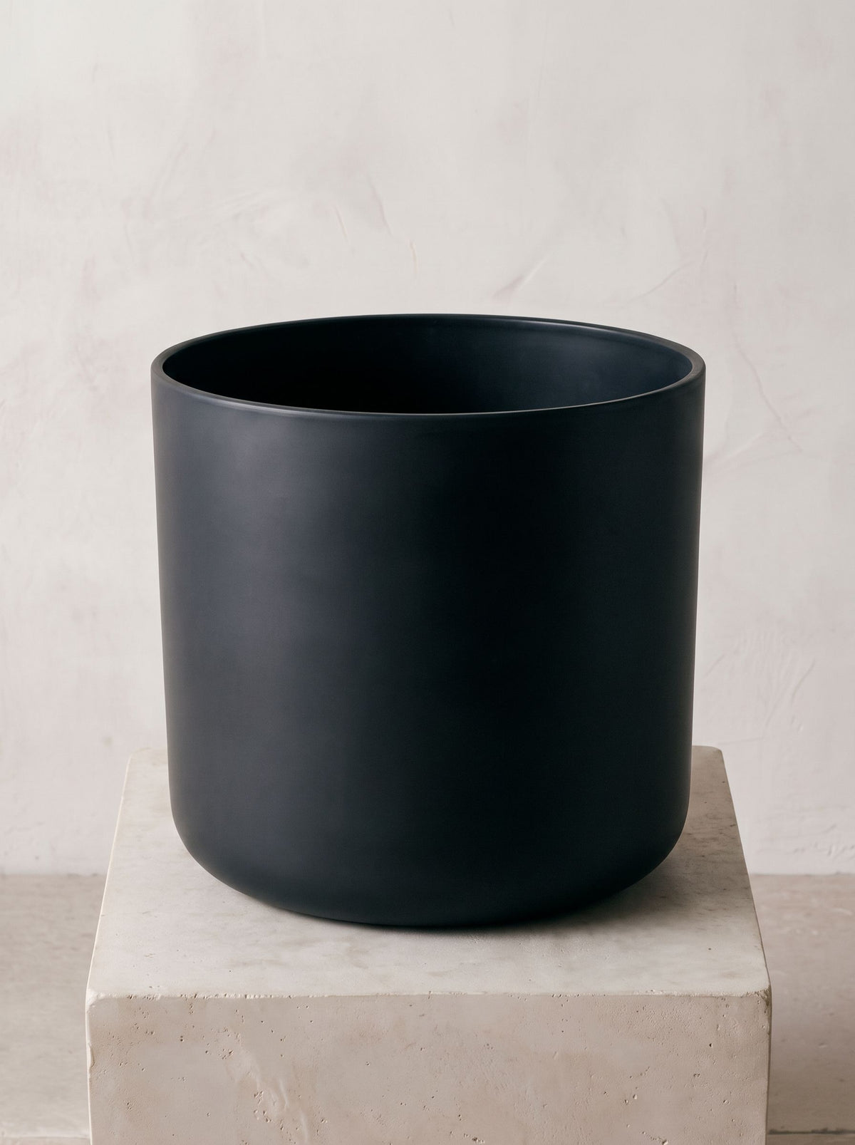 Celine Antraciet plantenpot close-up