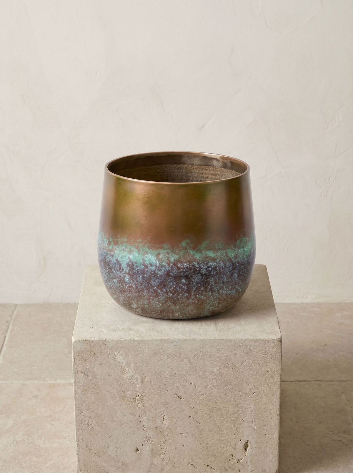 Elisa Mystic Bronze plantenpot close-up