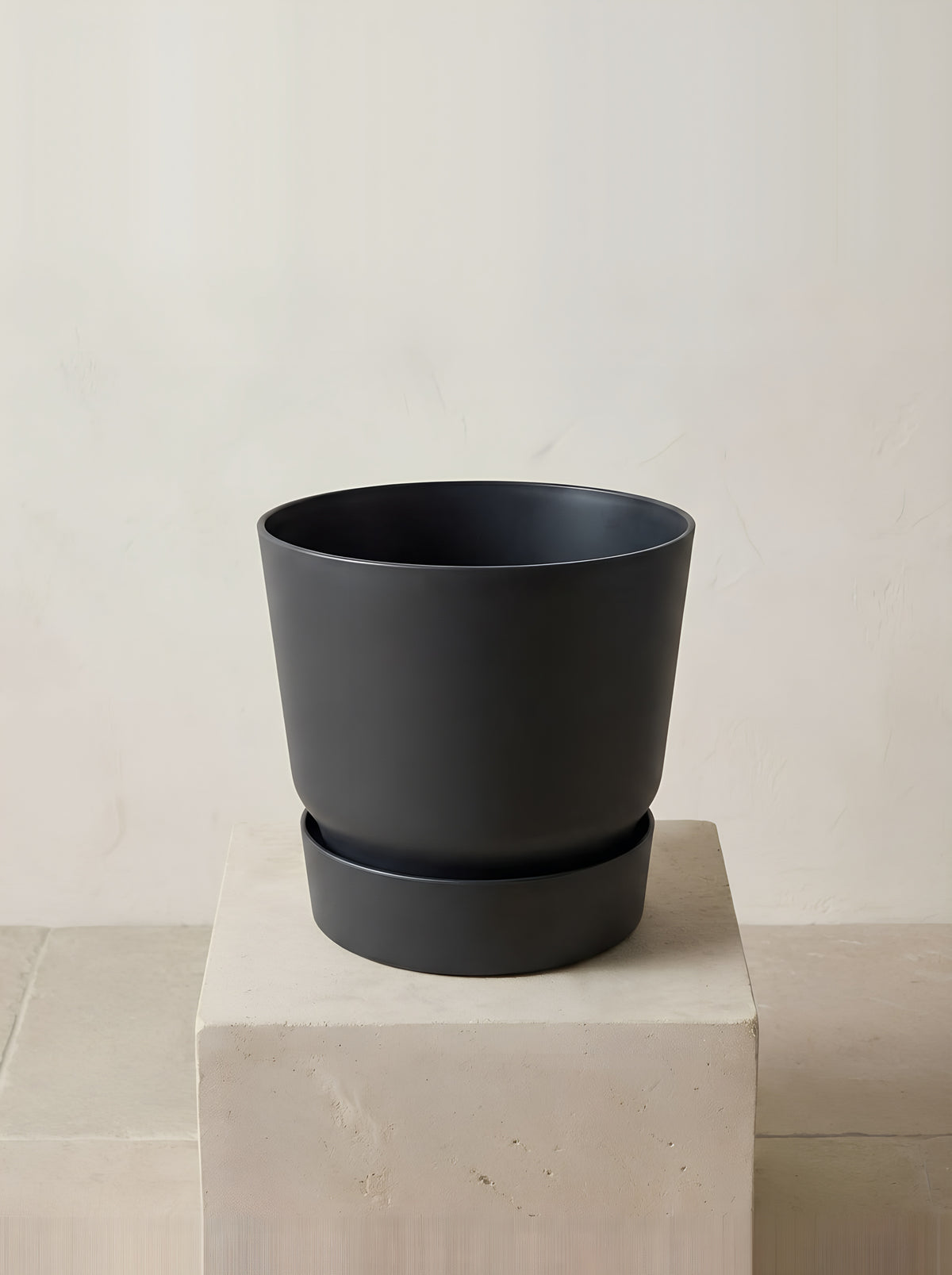 Nova Noir plantenpot