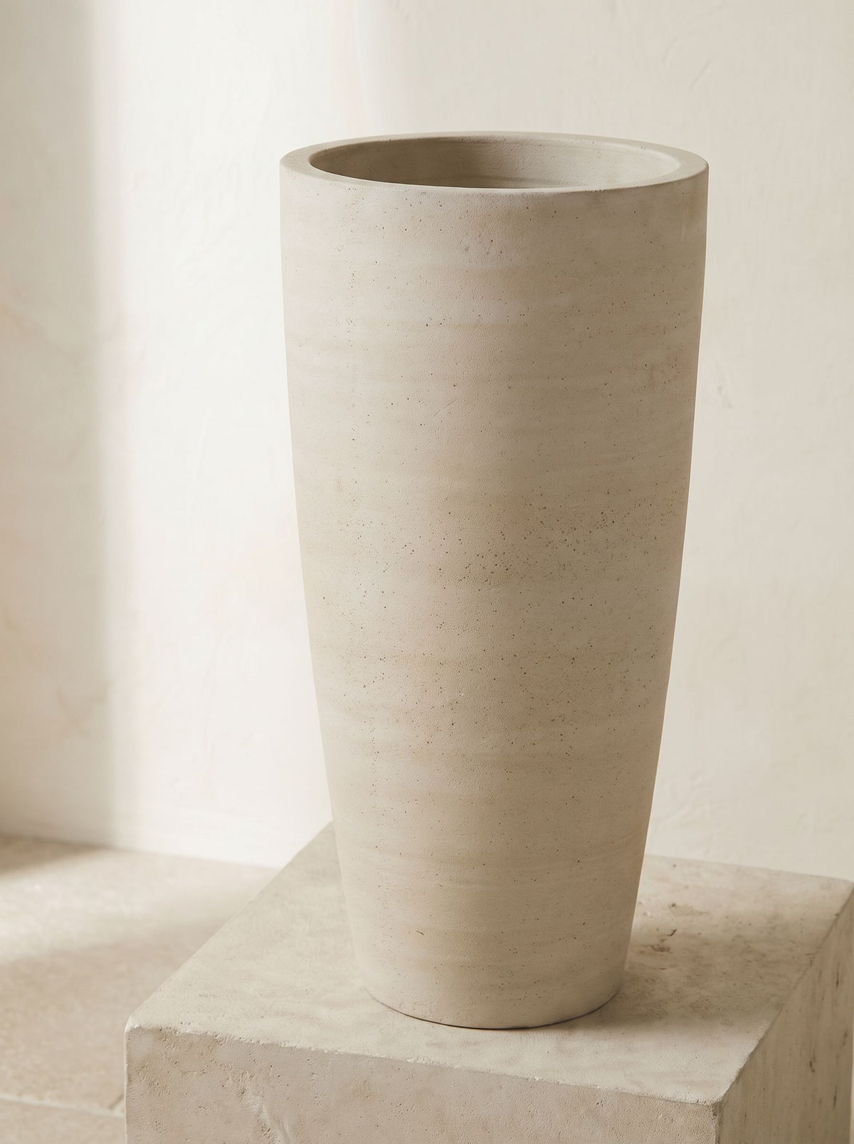 Dax Beige Washed XL plantenpot close-up