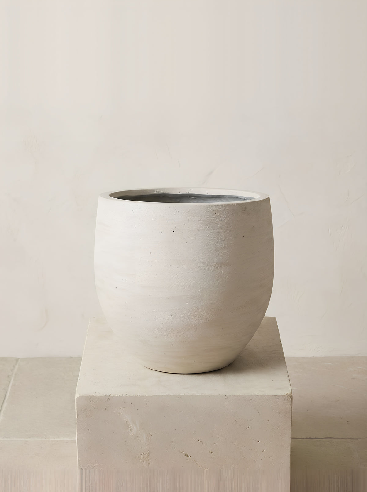 Jumbo Orb Ivory Washed plantenpot