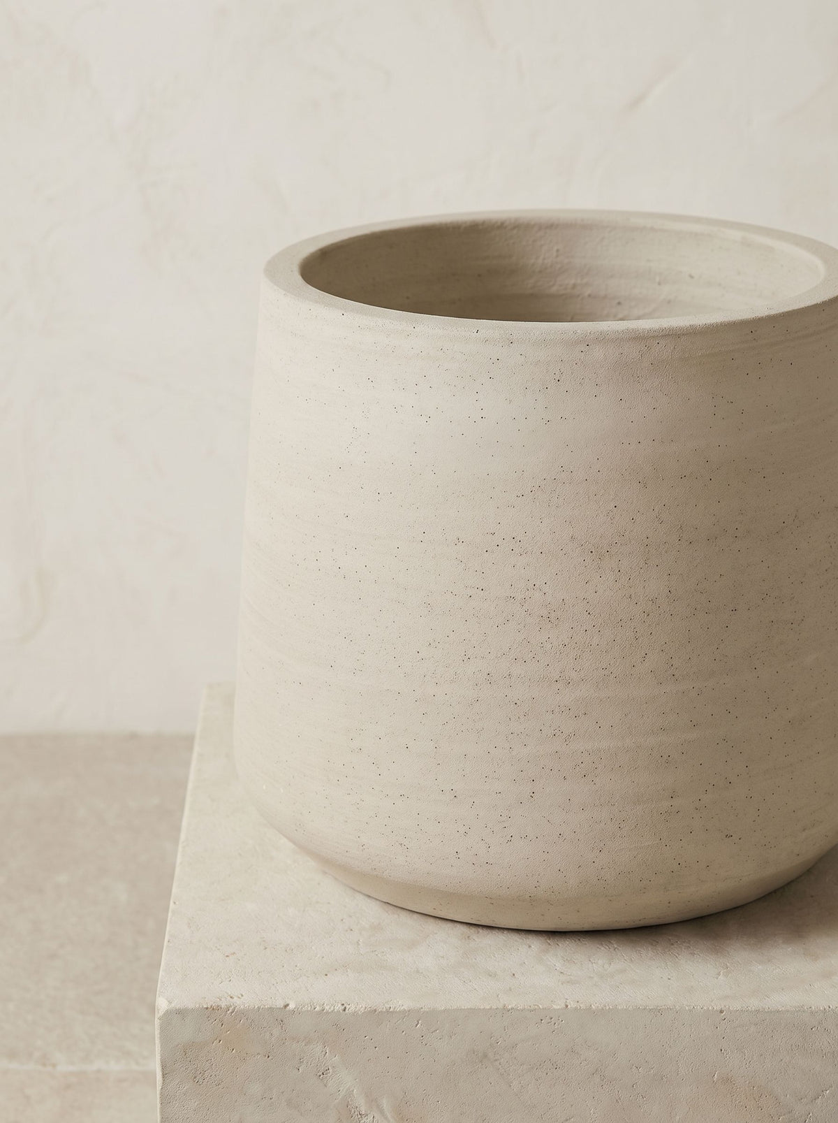 Jumbo Patt Beige Washed plantenpot close-up