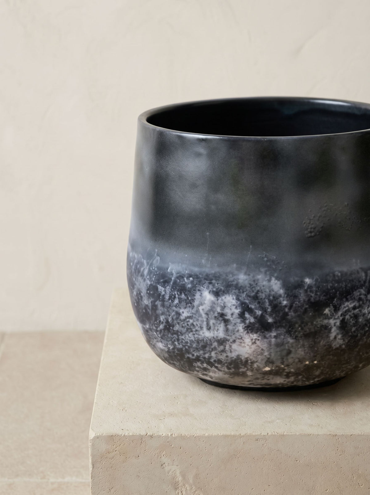 Elisa Mystic Earth plantenpot close-up