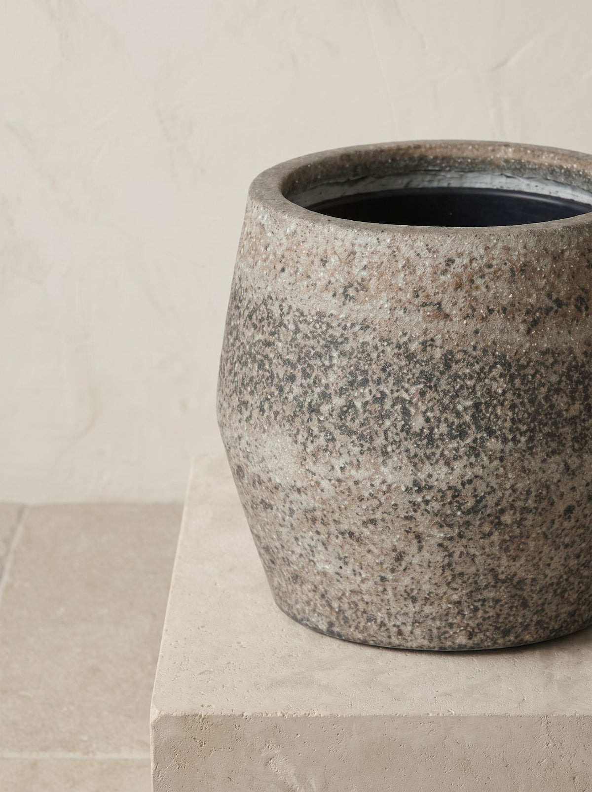 Harley Dioriet Grey plantenpot close-up