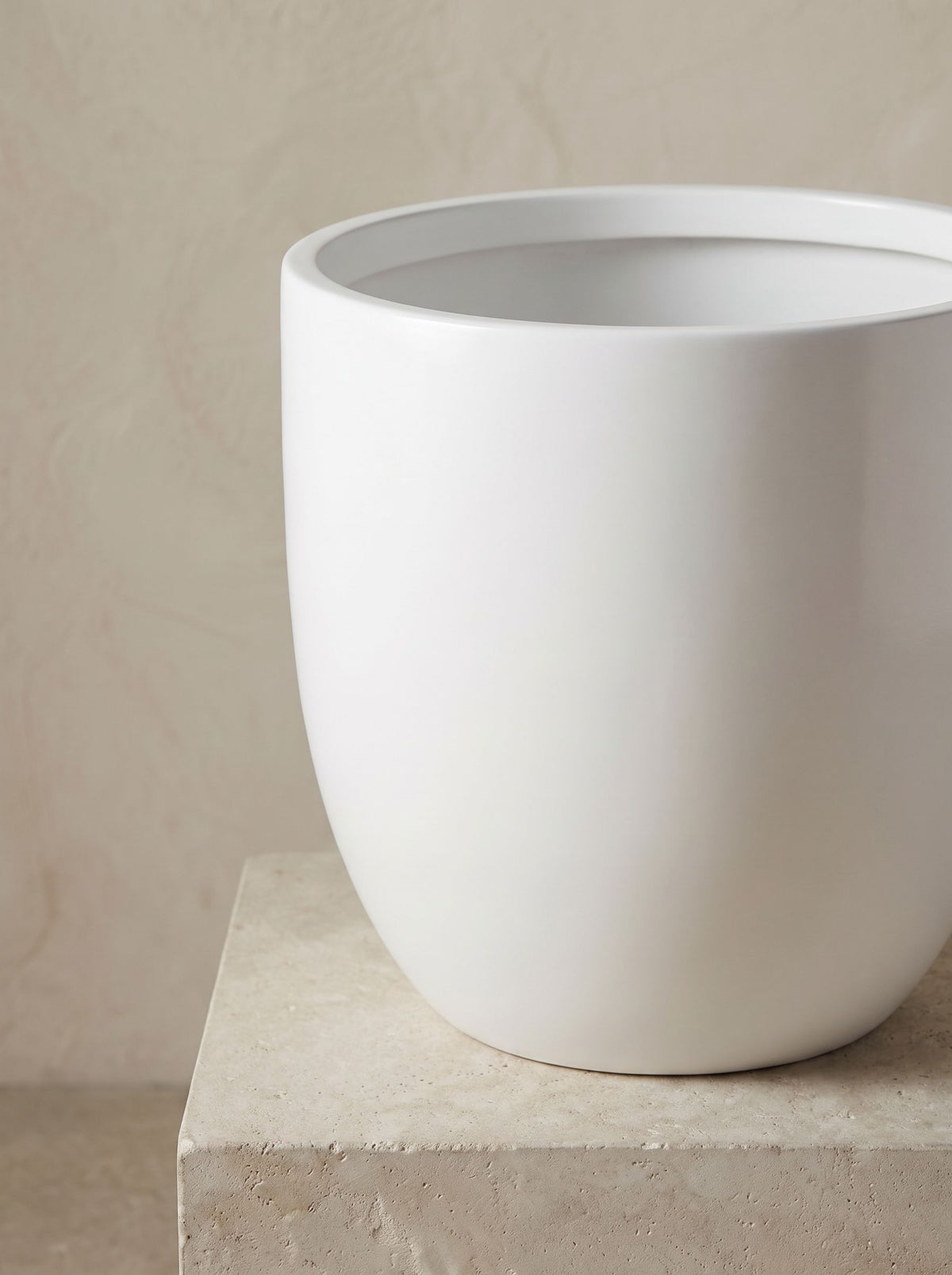 Stijn Ceramic White plantenpot close-up